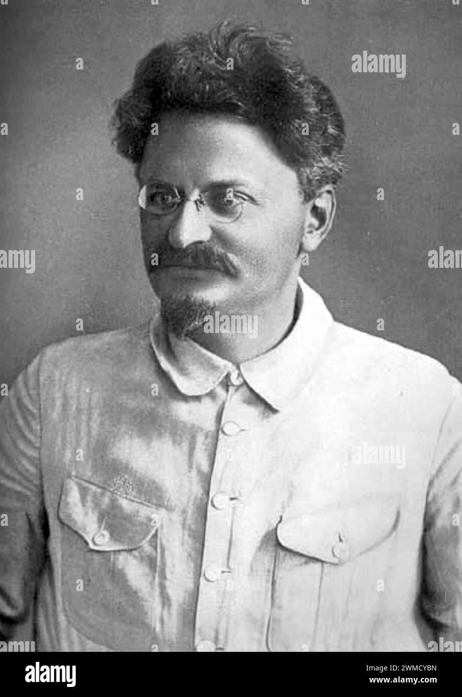 LEON TROTSKY (1879-1940) rivoluzionario russo come comandante dell'Armata Rossa e della Marina nel 1920 Foto Stock
