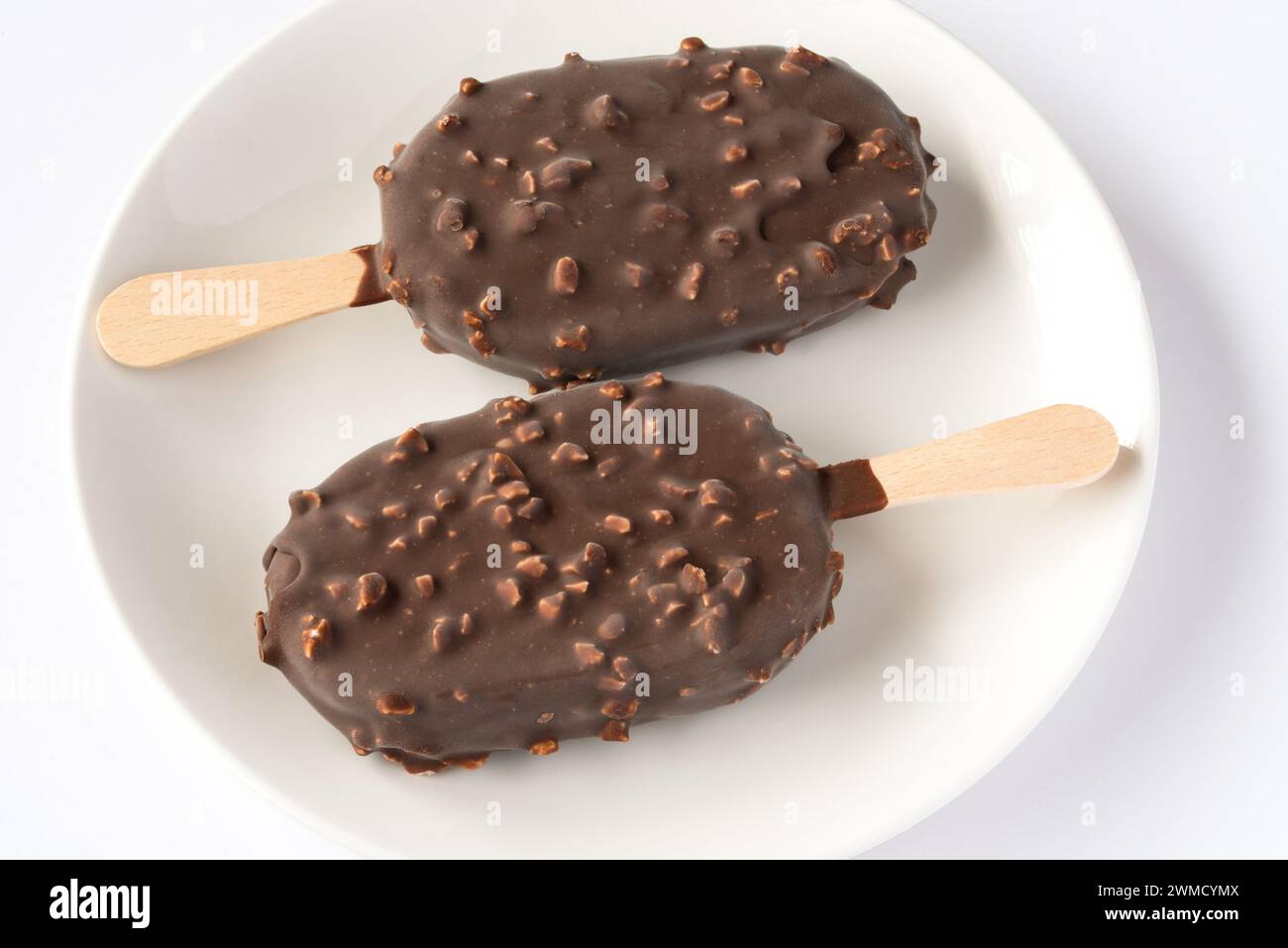 Gelati ricoperti di cioccolato Foto Stock