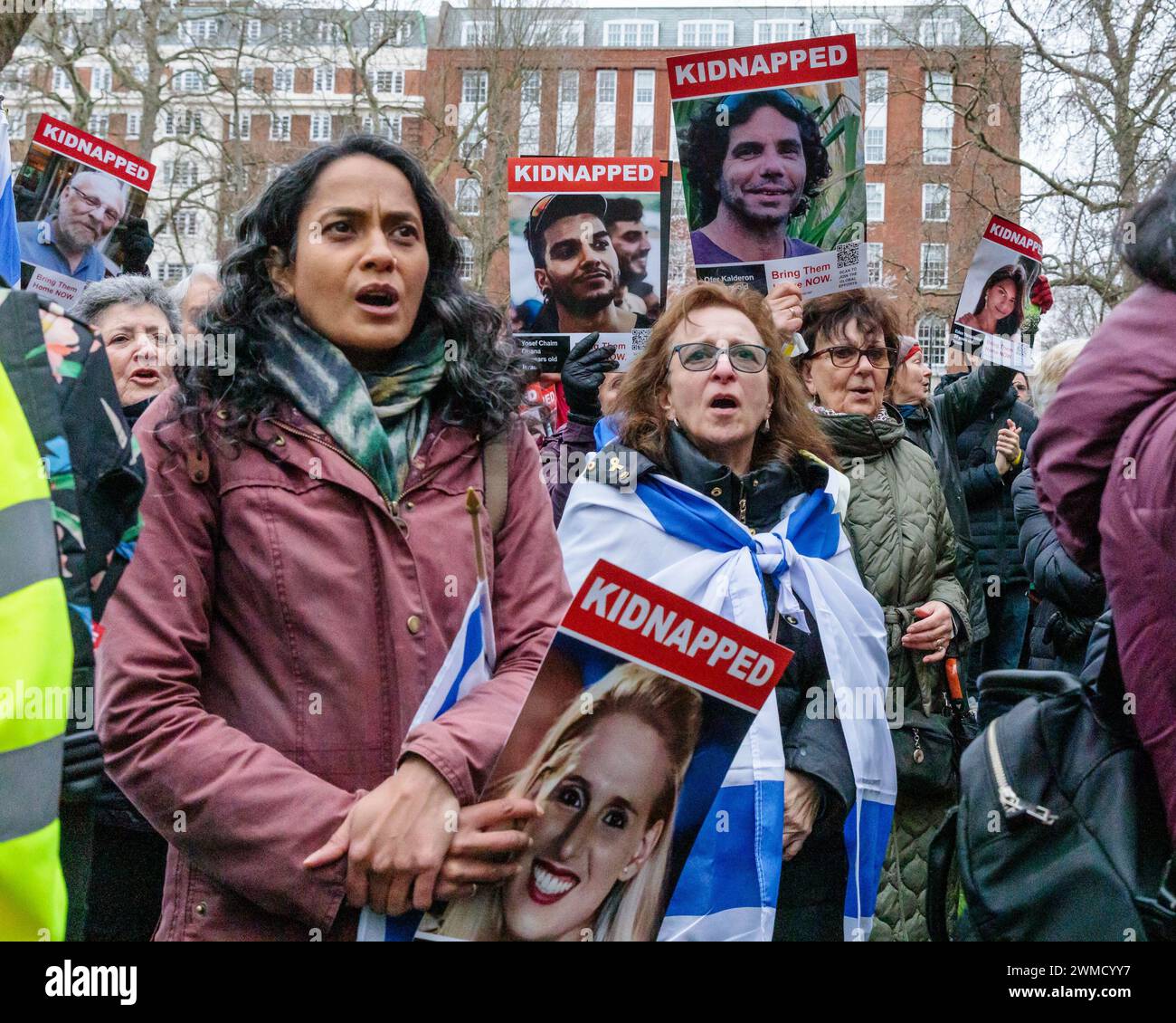 Tavistock Square, Londra, Regno Unito. 25 febbraio 2024. Sul luogo di uno dei peggiori attacchi terroristici di Londra, i bombardamenti del 7/7, i leader musulmani si uniscono ai sopravvissuti al massacro del 7 ottobre del festival musicale "NOVA" per dire 'No al terrore' foto di Amanda Rose/Alamy Live News Foto Stock