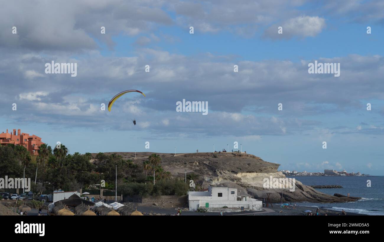 Una tranquilla avventura costiera ti aspetta. Foto Stock