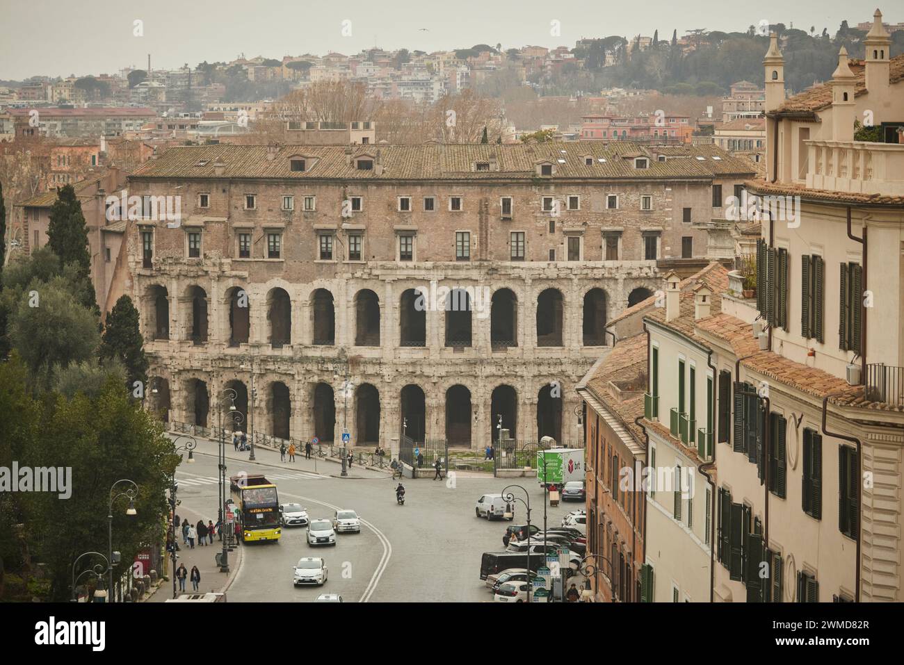 Teatro Marcello Teatro Romano iniziato da Giulio Cesare e antecedente al Colosseo Roma, Italia. Foto Stock