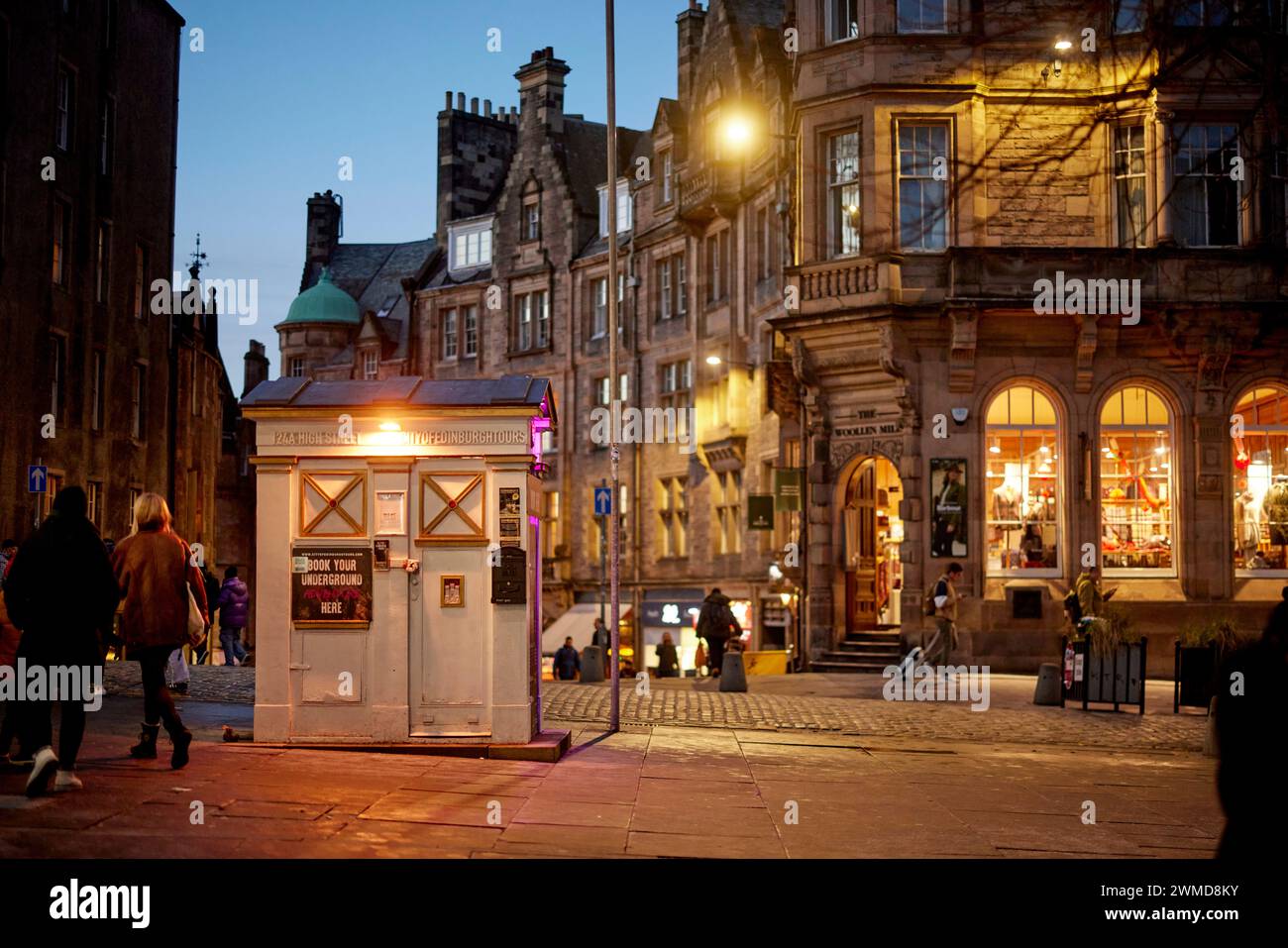 VECCHIA CABINA DI POLIZIA Royal Mile e Hunter Square Edimburgo, Scozia Foto Stock