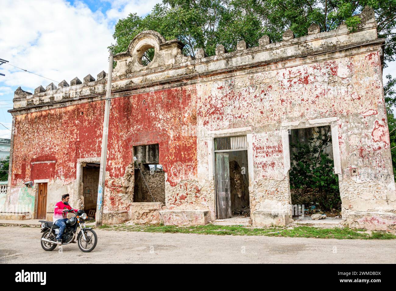 Merida Mexico, Yaxcopoil, ex Hacienda de Heneken, henequen agave fourcroydes corda impianto di lavorazione della canapa, uomo uomo uomo maschio, adulto adulto, residente re Foto Stock