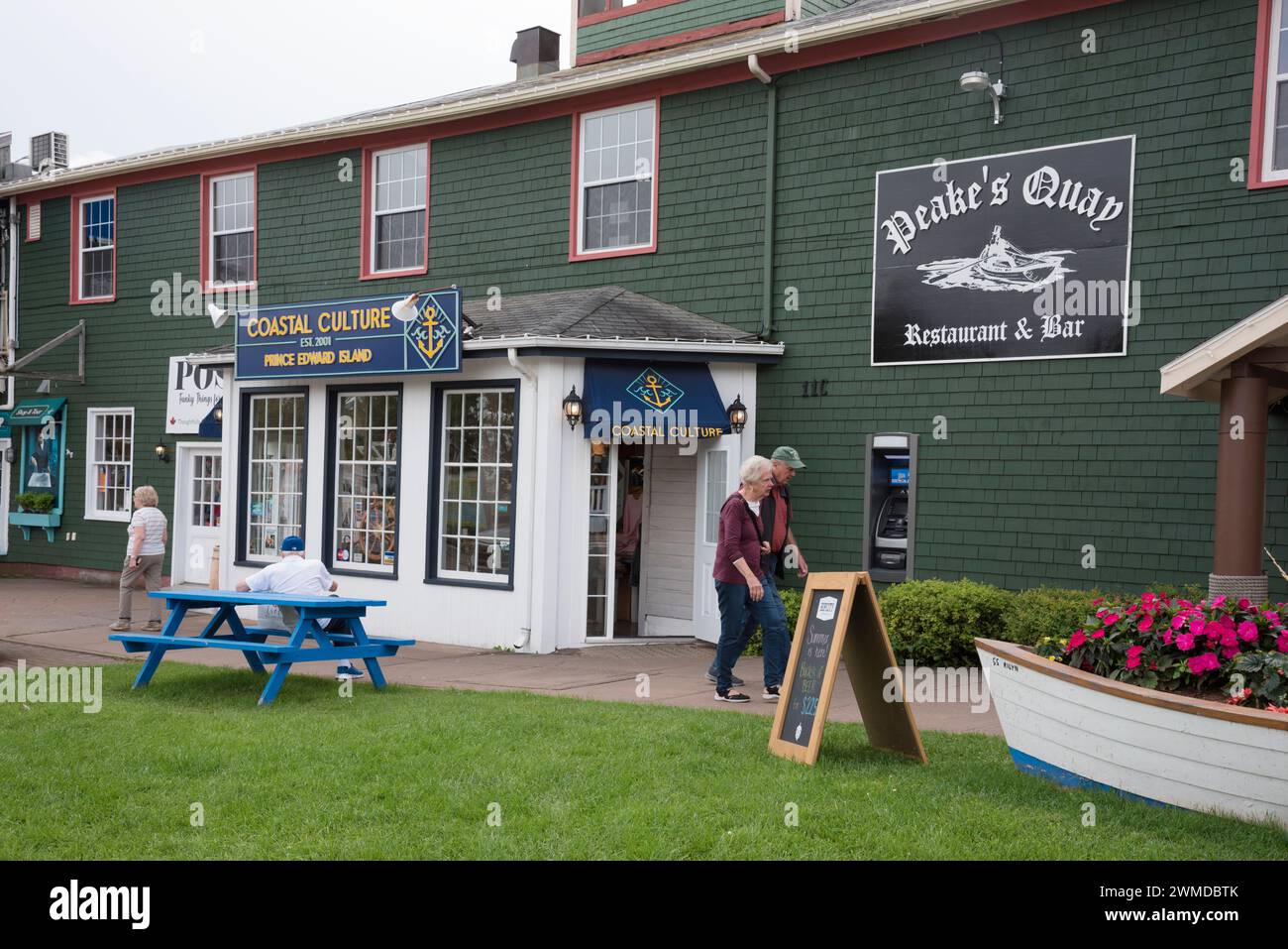 Businessses presso lo storico lungomare di Peakes Wharf, Charlottetown, Prince Edward Island, Canada. Foto Stock