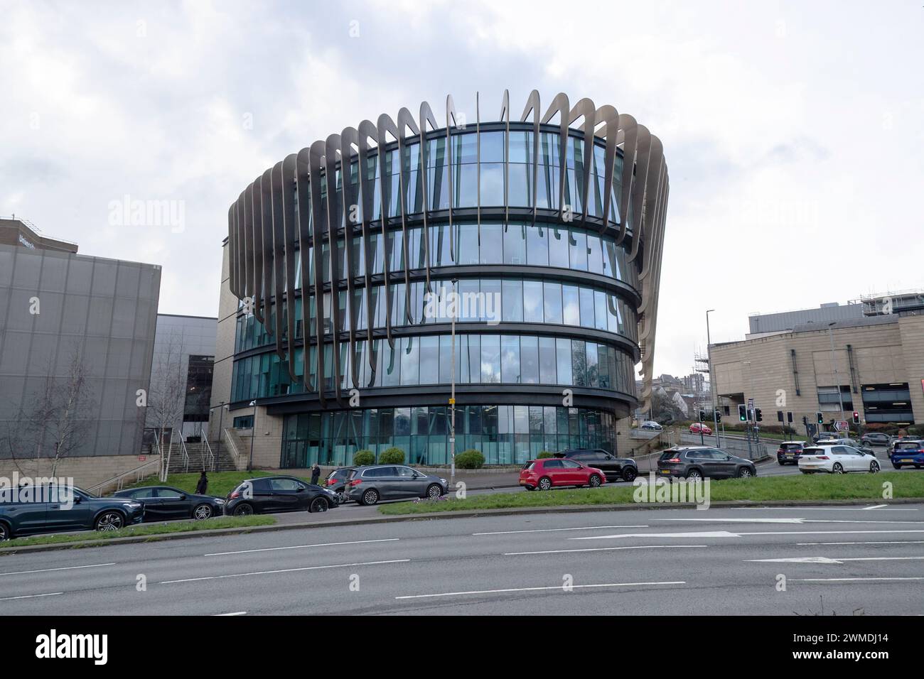 L'edificio architettonico di Oastler, l'Università di Huddersfield a Shore Head, visto da Wakefield Road al costo di 28 milioni di sterline Foto Stock