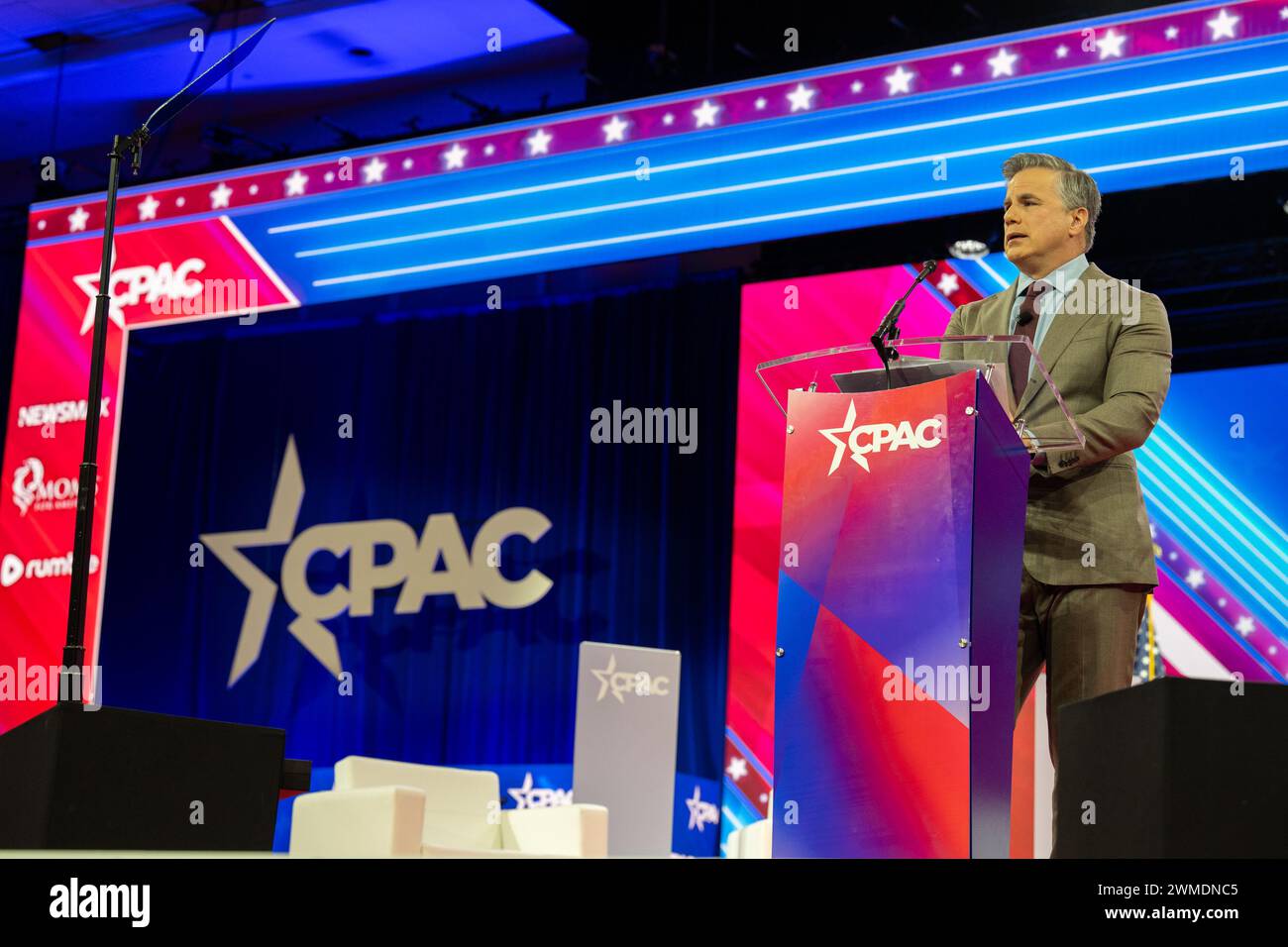 Oxon Hill, Stati Uniti. 24 febbraio 2024. Tom Fitton alla Conservative Political Action Conference (CPAC) del 2024 a National Harbor, Maryland, Stati Uniti, sabato 24 febbraio, 2024. credito: Annabelle Gordon /CNP/Sipa USA credito: SIPA USA/Alamy Live News Foto Stock