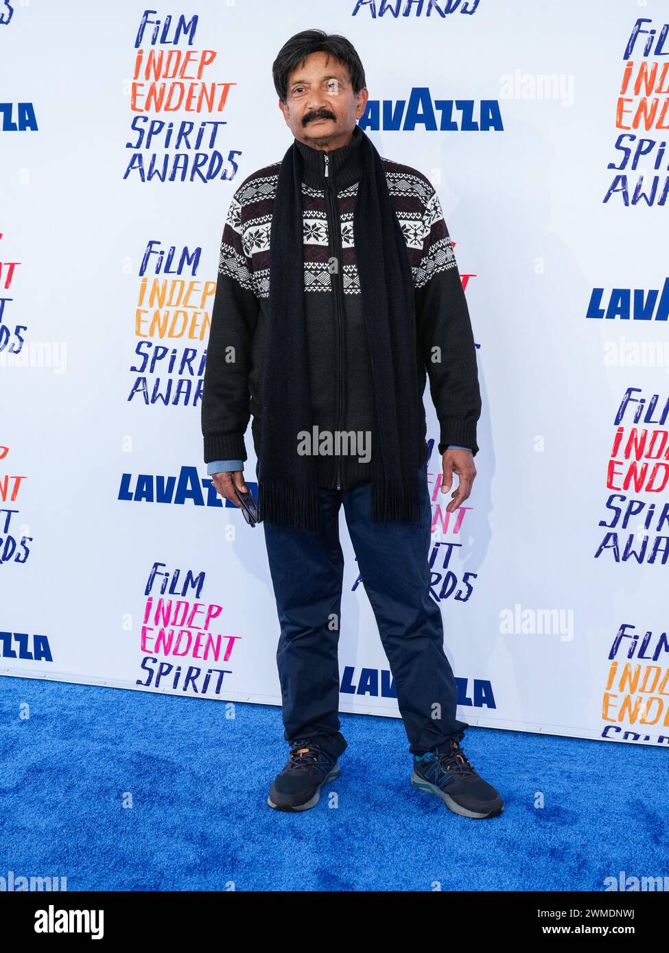 Los Angeles, Stati Uniti. 25 febbraio 2024. Pramode Kumar cammina sul Red carpet ai Film Independent Spirit Awards 2024 tenutosi a Santa Monica Beach a Santa Monica, California, il 25 febbraio 2024. (Foto di Sthanlee B. Mirador/Sipa USA) credito: SIPA USA/Alamy Live News Foto Stock