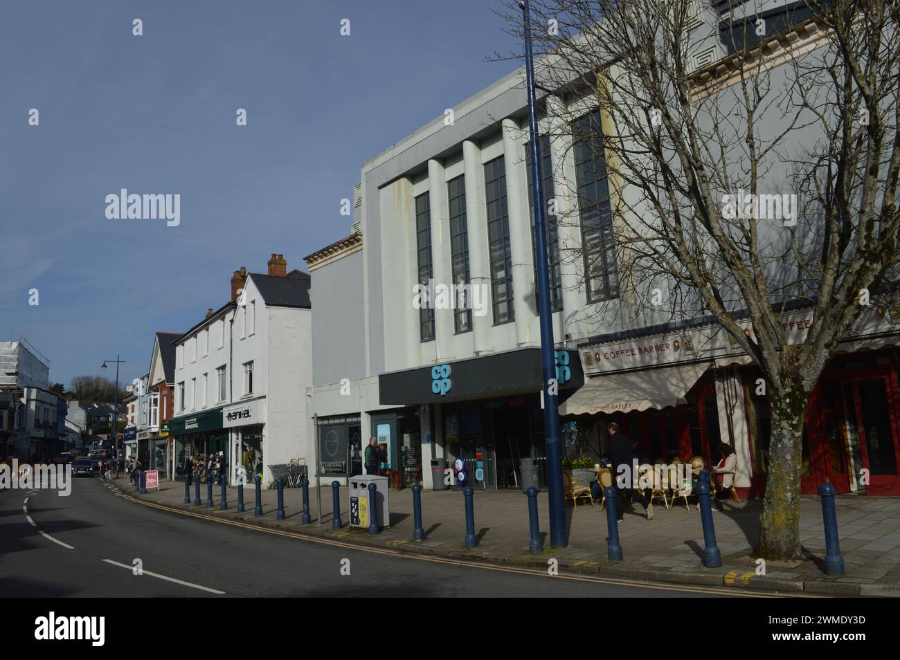 Ex edificio Tivoli a Mumbles, ora un negozio Co-op Food e un outlet di Coffee Barker. 19 febbraio 2024. Foto Stock