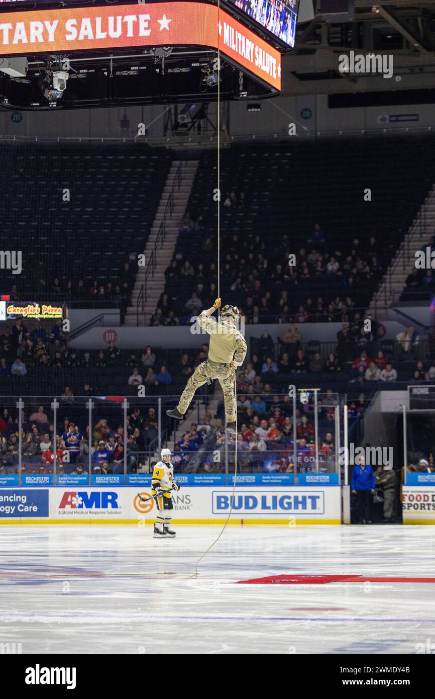 Rochester, New York, Stati Uniti. 16 febbraio 2024. I Rochester Americans ospitarono i Wilkes barre Scranton Penguins in una partita della American Hockey League alla Blue Cross Arena di Rochester, New York. (Jonathan Tenca/CSM). Crediti: csm/Alamy Live News Foto Stock