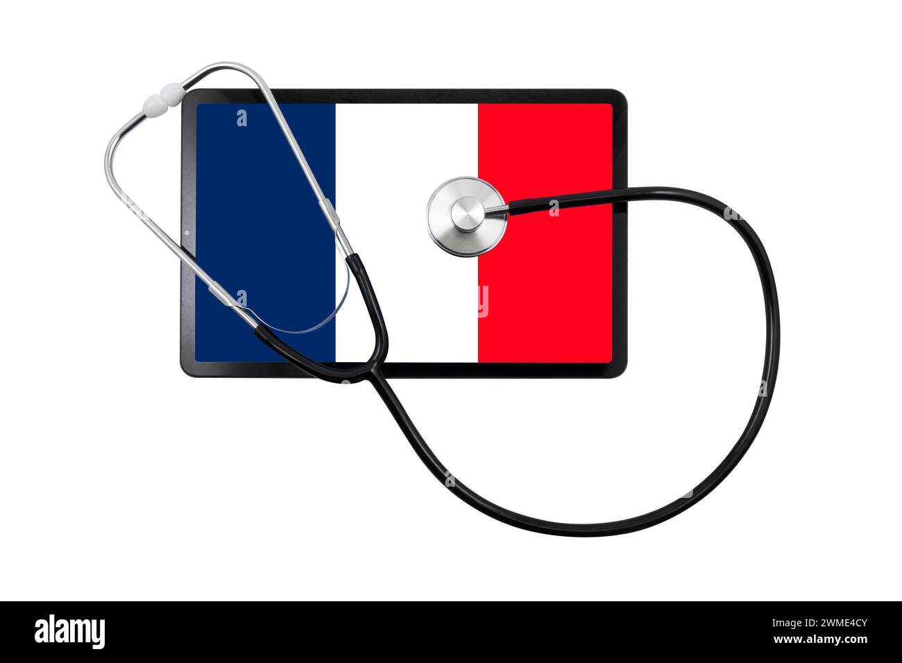 Tablet PC con bandiera della Francia sullo schermo e stetoscopio medico isolato su sfondo bianco. Concetto di sistema sanitario francese Foto Stock