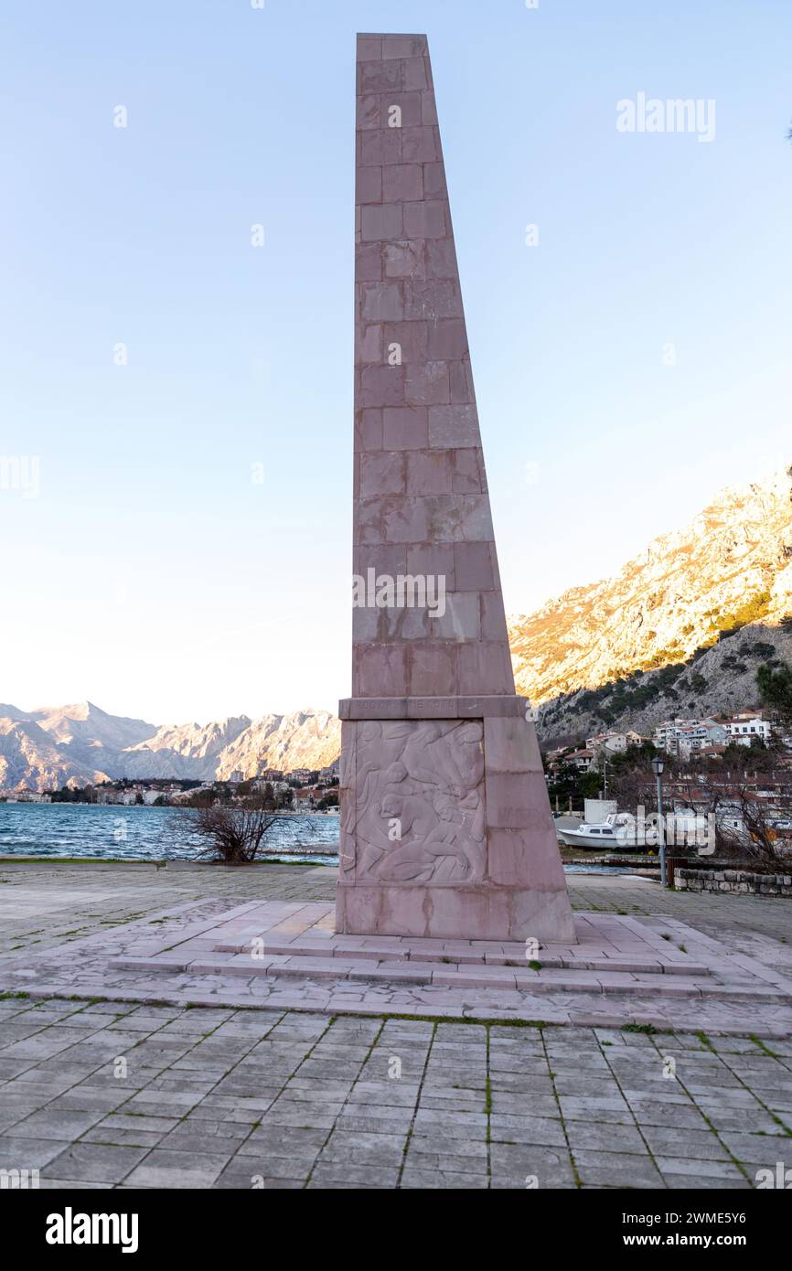 Kotor, Montenegro - 14 febbraio 2024: Il Monumento della libertà ai cittadini caduti del Montenegro morti durante la seconda guerra mondiale Situato a Freedom Pa Foto Stock