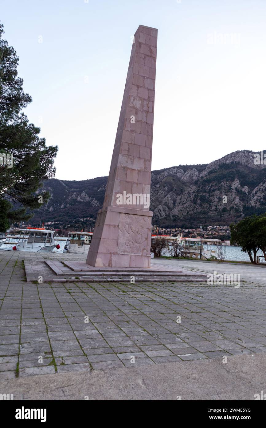 Kotor, Montenegro - 14 febbraio 2024: Il Monumento della libertà ai cittadini caduti del Montenegro morti durante la seconda guerra mondiale Situato a Freedom Pa Foto Stock