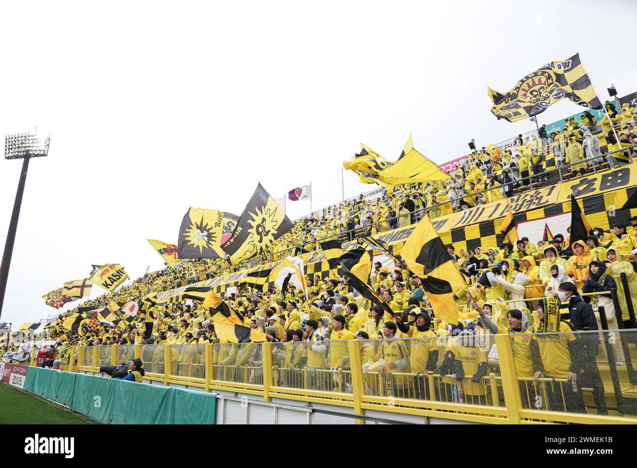 Sankyo Frontier Kashiwa Stadium, Chiba, Giappone. 25 febbraio 2024. Kashiwa Reysol Fans, 25 FEBBRAIO 2024 - Football/Soccer: 2024 J1 League match tra Kashiwa Reysol 1-1 Kyoto Sanga F.C. al Sankyo Frontier Kashiwa Stadium, Chiba, Giappone. Crediti: AFLO SPORT/Alamy Live News Foto Stock