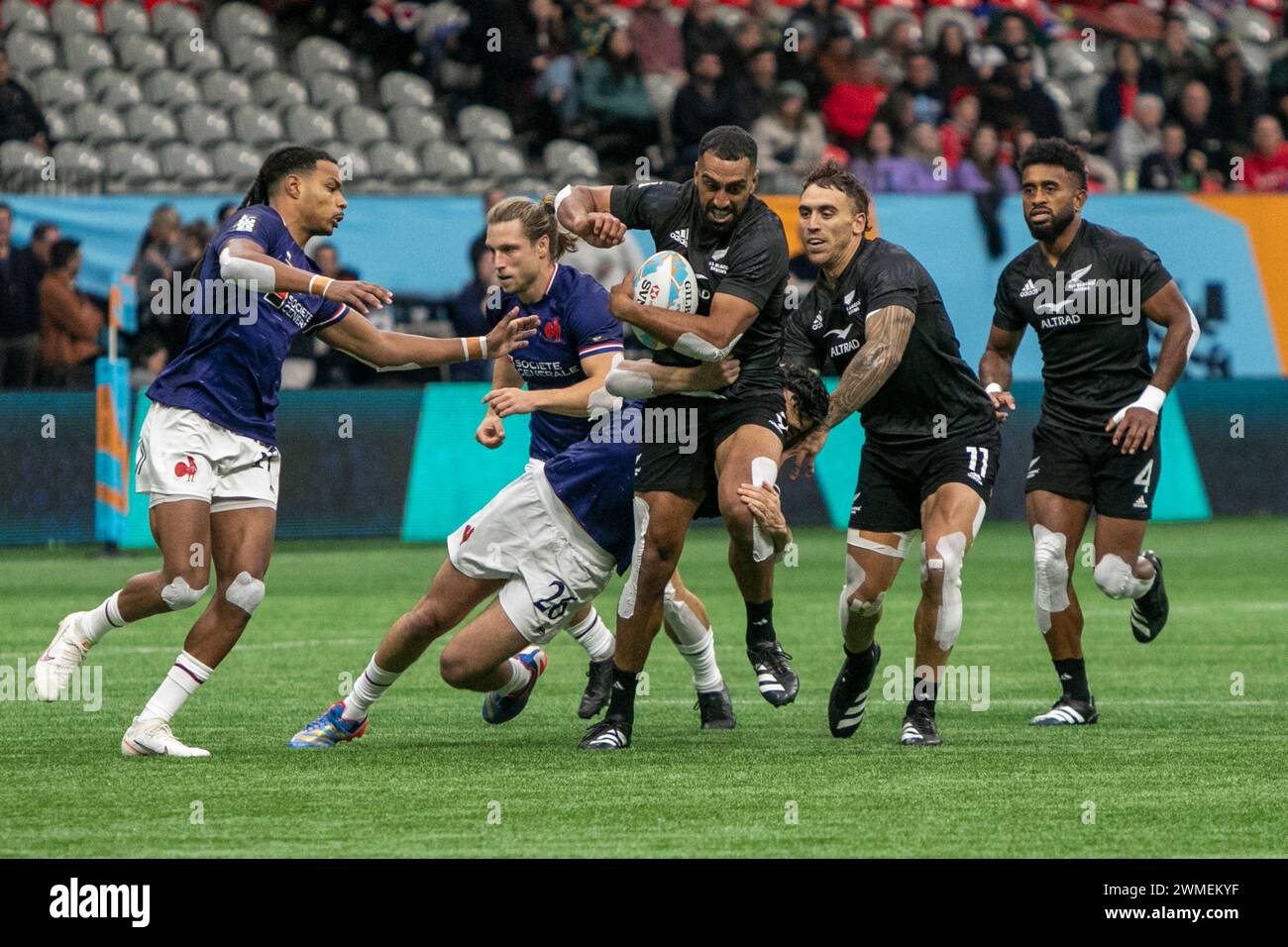 VANCOUVER, BC - FEBBRAIO 25: Giocatori in azione durante la semifinale del World Rugby Seven Series 2024 tra nuova Zelanda (WIN) e Francia al BC Place Stadium di Vancouver, British Columbia, Canada il 25 febbraio 2024. (Foto di Tomaz Jr/PxImages) credito: PX Images/Alamy Live News Foto Stock