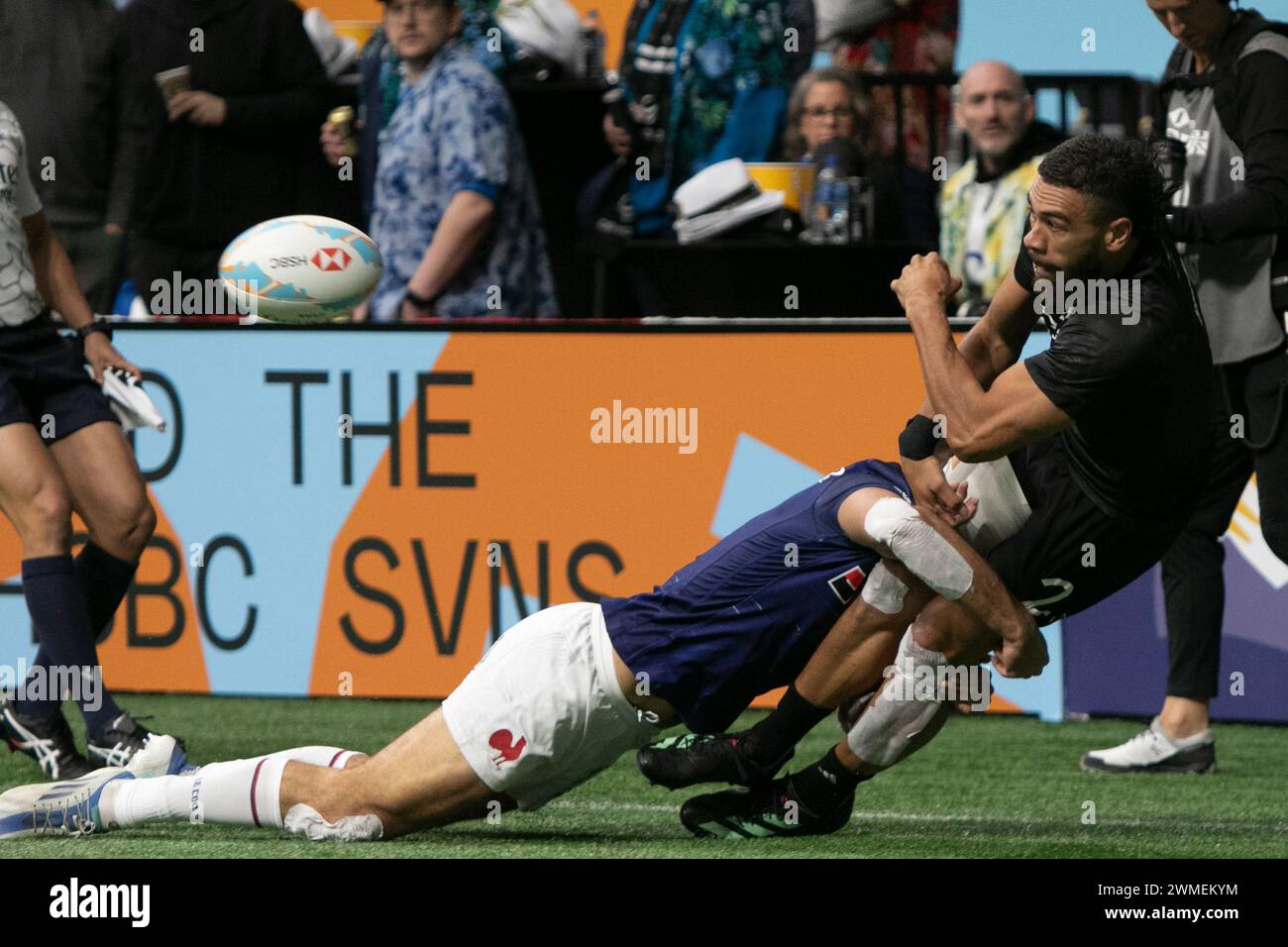 VANCOUVER, BC - FEBBRAIO 25: Giocatori in azione durante la semifinale del World Rugby Seven Series 2024 tra nuova Zelanda (WIN) e Francia al BC Place Stadium di Vancouver, British Columbia, Canada il 25 febbraio 2024. (Foto di Tomaz Jr/PxImages) credito: PX Images/Alamy Live News Foto Stock