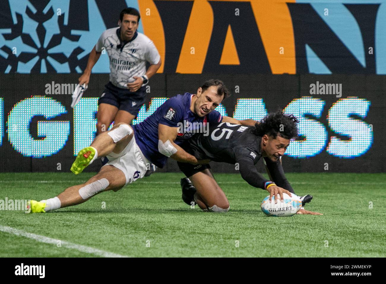 VANCOUVER, BC - FEBBRAIO 25: Giocatori in azione durante la semifinale del World Rugby Seven Series 2024 tra nuova Zelanda (WIN) e Francia al BC Place Stadium di Vancouver, British Columbia, Canada il 25 febbraio 2024. (Foto di Tomaz Jr/PxImages) credito: PX Images/Alamy Live News Foto Stock