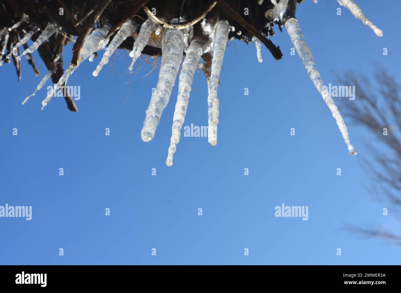 Tubo congelato (immagini di gelo) durante le forti nevicate in zone collinari Foto Stock