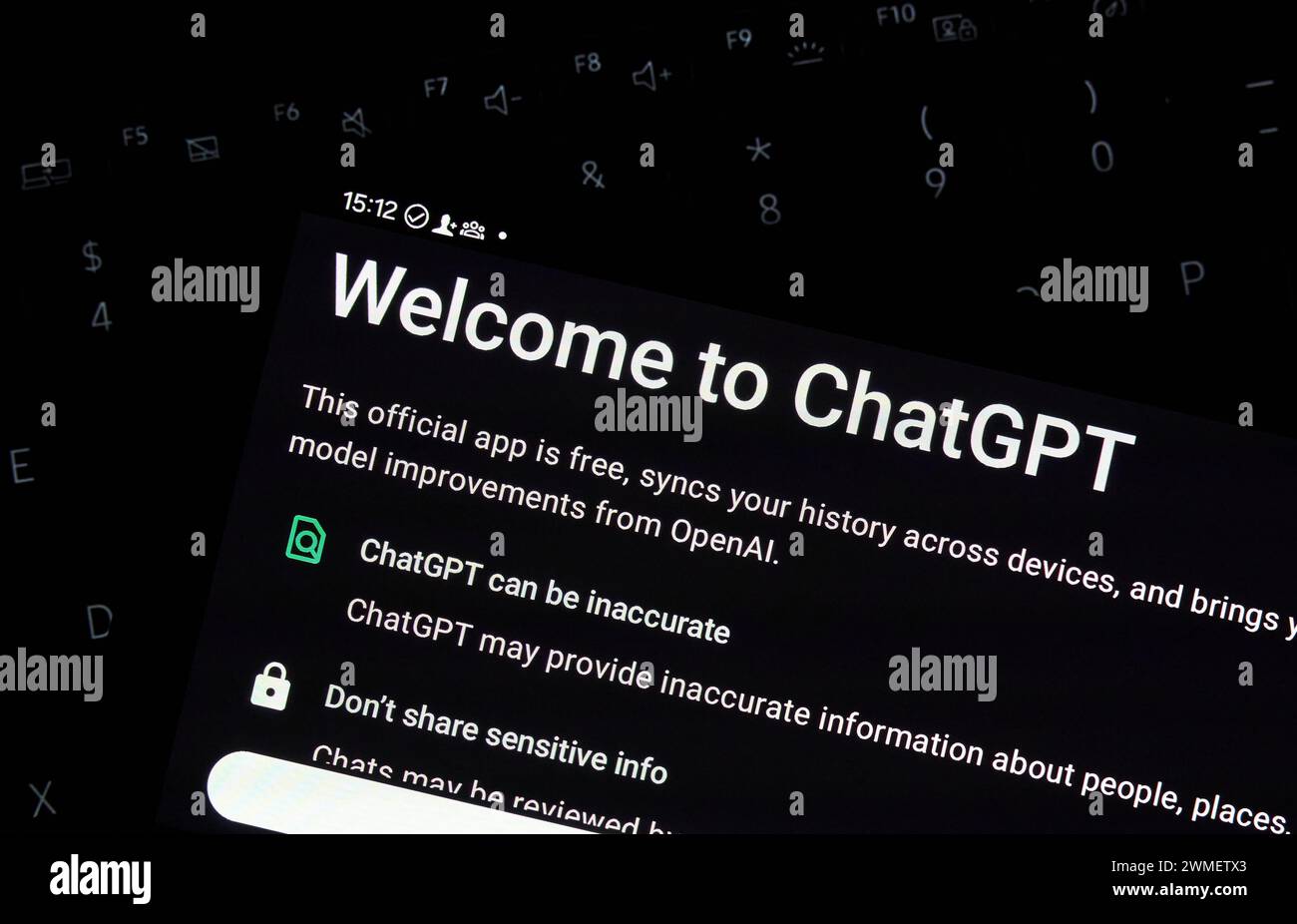 Dallas, Texas USA - 24 febbraio 2024: Pagina di benvenuto del bot ChatGPT su cellulare android su tastiera. ChatGPT di OpenAI consente agli utenti di guidare le conversazioni u Foto Stock