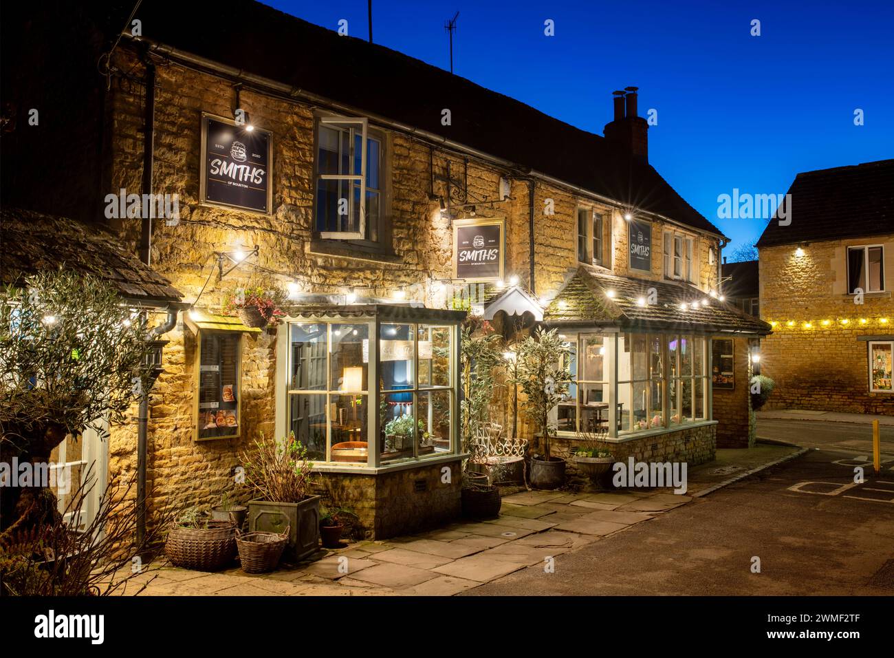 Ristorante Smiths of Bourton. Bourton on the Water, Cotswolds, Gloucestershire, Inghilterra Foto Stock