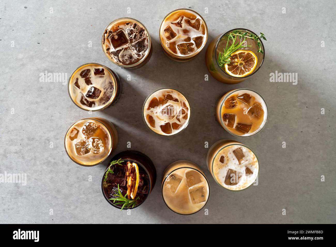 Triplo tè freddo piatto coreano, caffè blu latte Mocha americano Foto Stock