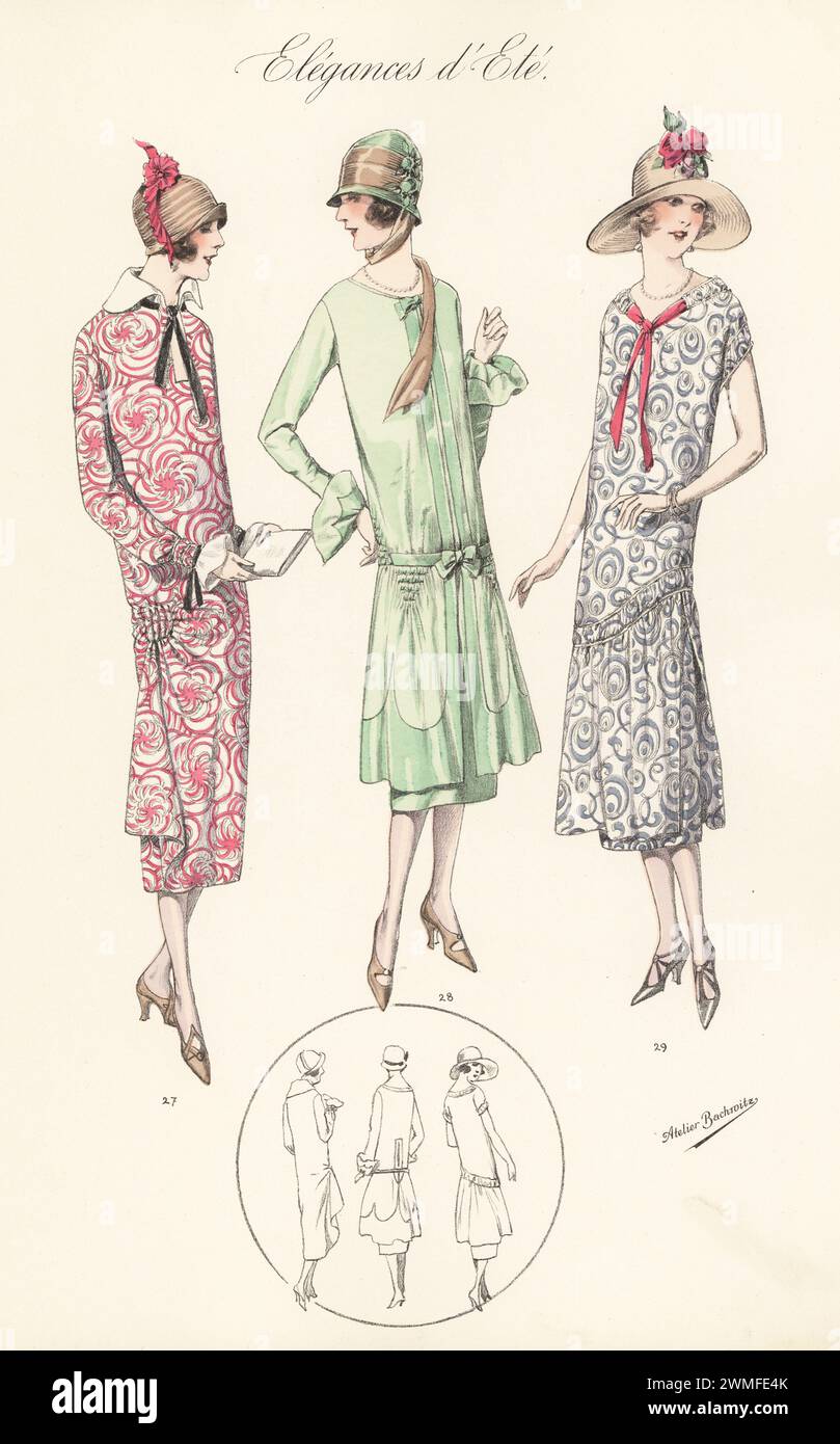 Flappers in abiti e cappelli di paglia e camici estivi, 1925. Abito in twill stampato con colletto Byron 27, camicia in satin crepe opaco e lucido 28 e abito tunica in tessuto stampato tussore 29. Litografia a colori di Atelier Bachwitz di Modell-Kleider fur den Hochsommer, Elegances d'Ete, Fashions for the Hot Season, Atelier Bachwitz AG, Vienna, 1925. Foto Stock