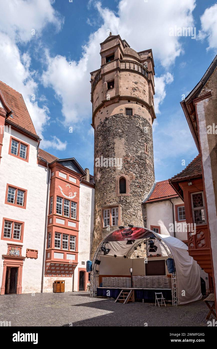 Nuovo bower, fortezza, cortile interno con palcoscenico teatrale, castello di Ronneburg, castello medievale dei cavalieri, Ronneburg, Ronneburger Huegelland, Main-Kinzig Foto Stock