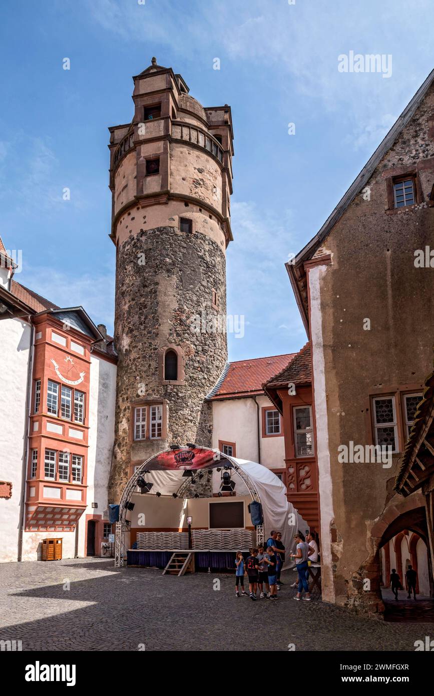 Nuovo bower, fortezza, cortile interno con palcoscenico teatrale, castello di Ronneburg, castello medievale dei cavalieri, Ronneburg, Ronneburger Huegelland, Main-Kinzig Foto Stock