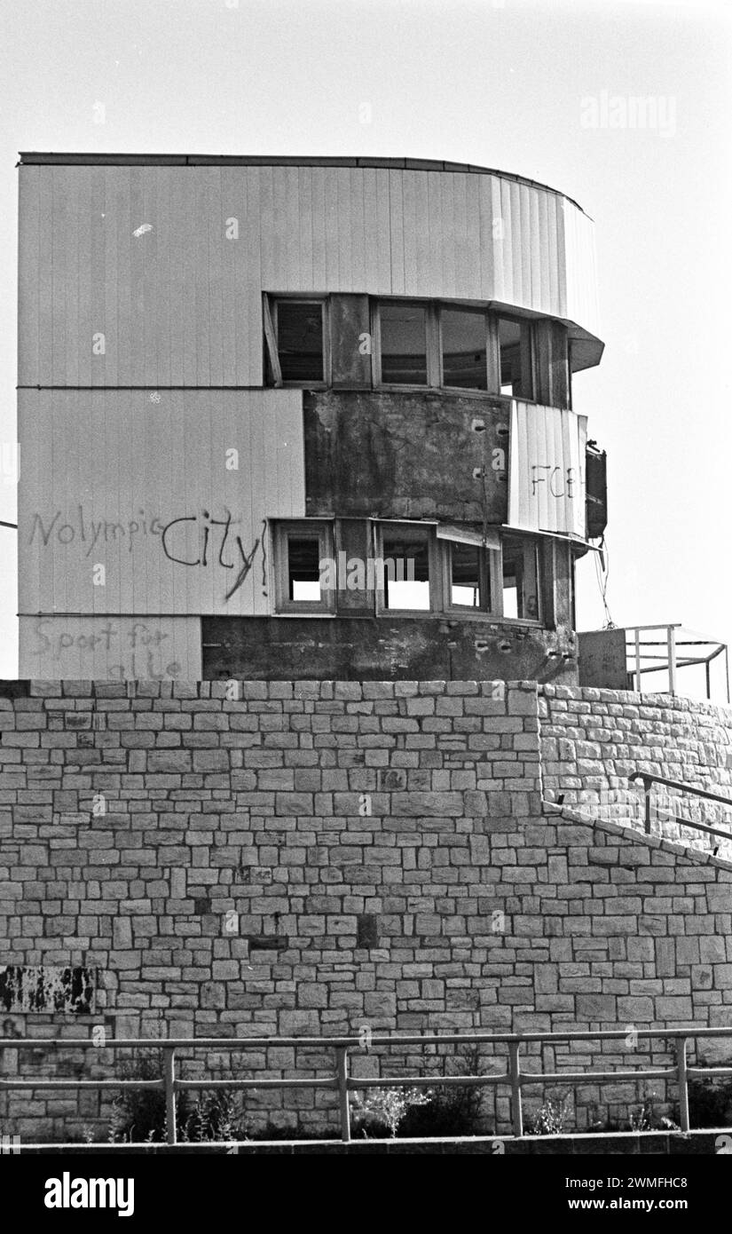 Torre dello Stadio della Gioventù Mondiale 1992 poco di fronte alla demolizione, Chausseestrasse, quartiere Mitte, Berlino, Germania Foto Stock