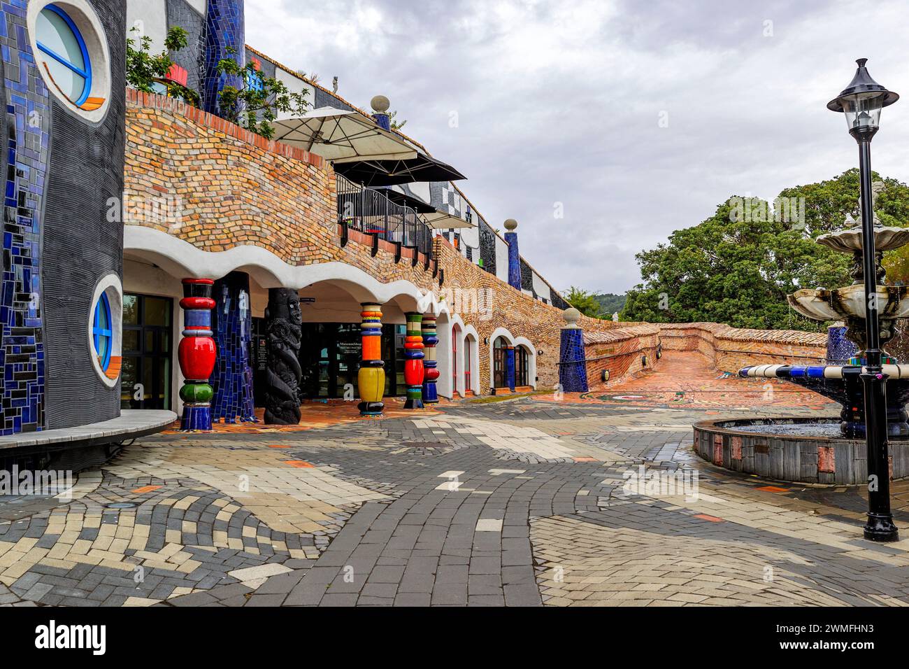 The Hundertwasser Art Centre a Whangarei, Northland, nuova Zelanda, domenica 25 febbraio 2024. Foto: David Rowland / One-Image.com Foto Stock