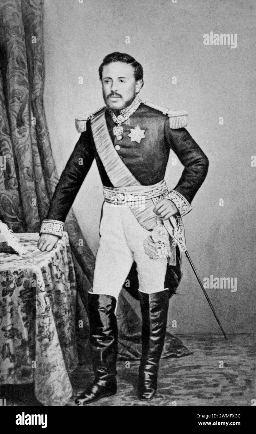 Ritratto a figura intera del re Radama II del Madagascar (1829-1863). Indossa abiti o costumi reali o regali. Vintage, Historic CDV o carte de visite c1860 Foto Stock