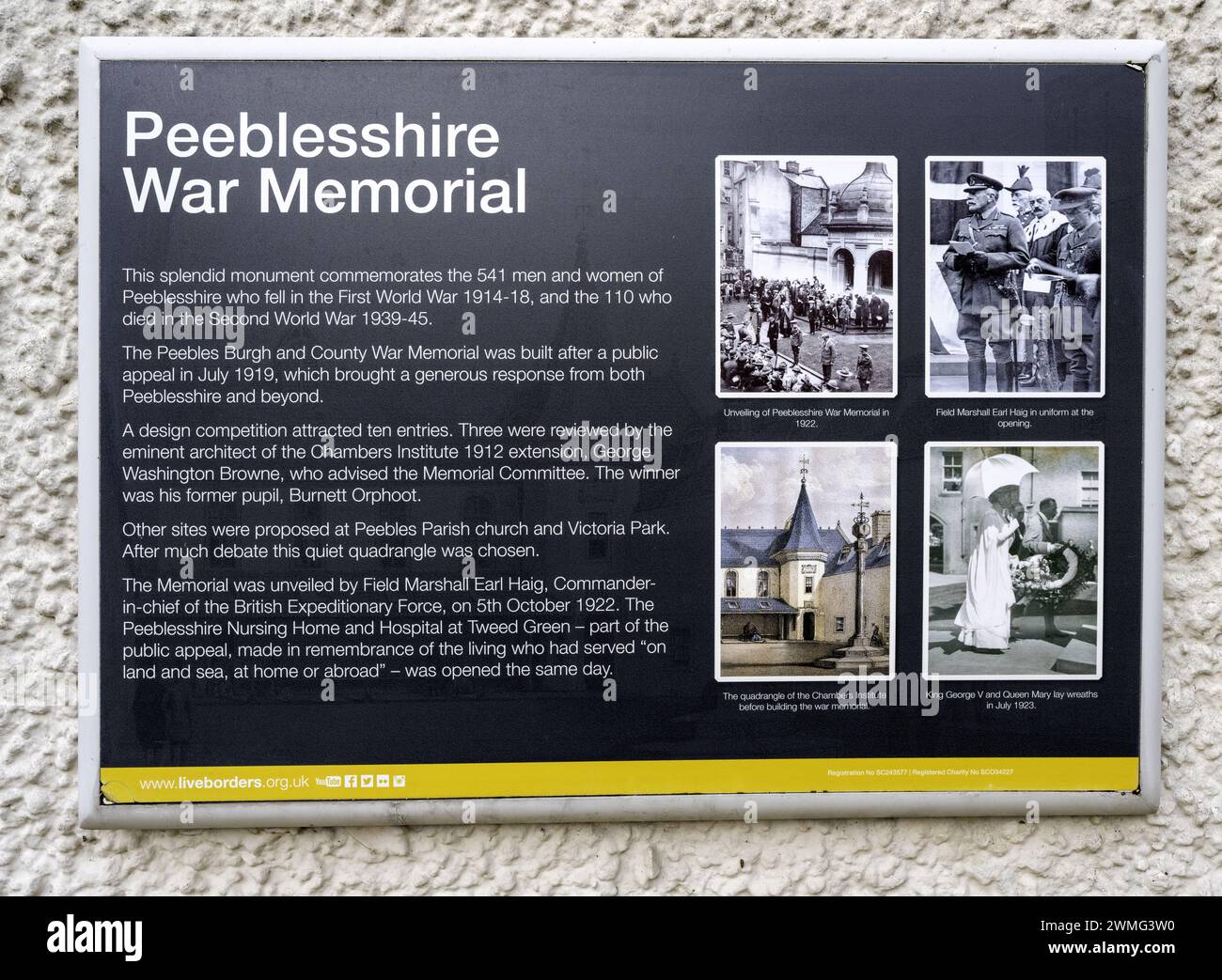 Peeblesshire War Memorial Chambers Institution Quadrangle, Peebles, Scottish Borders, Scozia, Regno Unito - scheda informativa per turisti e visitatori Foto Stock