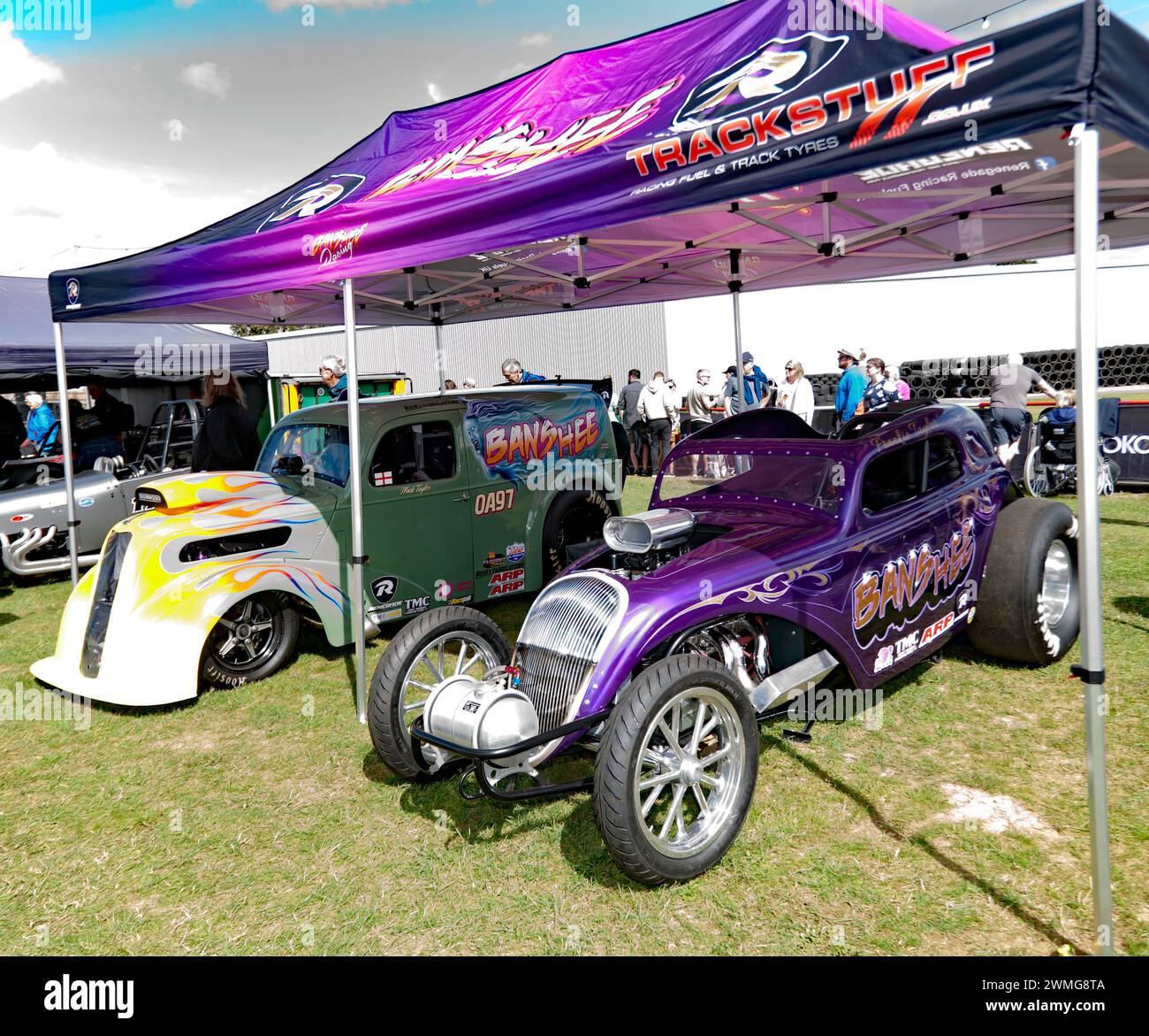 I dragster al Trackstuff Racing Fuels and Track Tyres si trovano nella Yokahama Shift and Drift zone, del Silverstone Festival 2023 Foto Stock