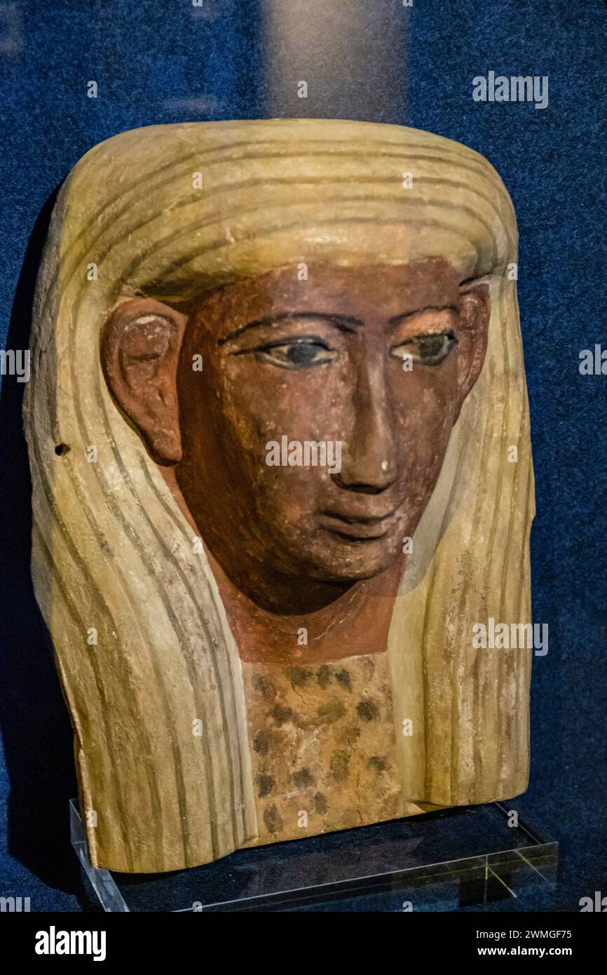 Facciata di bara antropomorfa egiziana, legno stucco e policromo, tardo periodo, Spagna Foto Stock