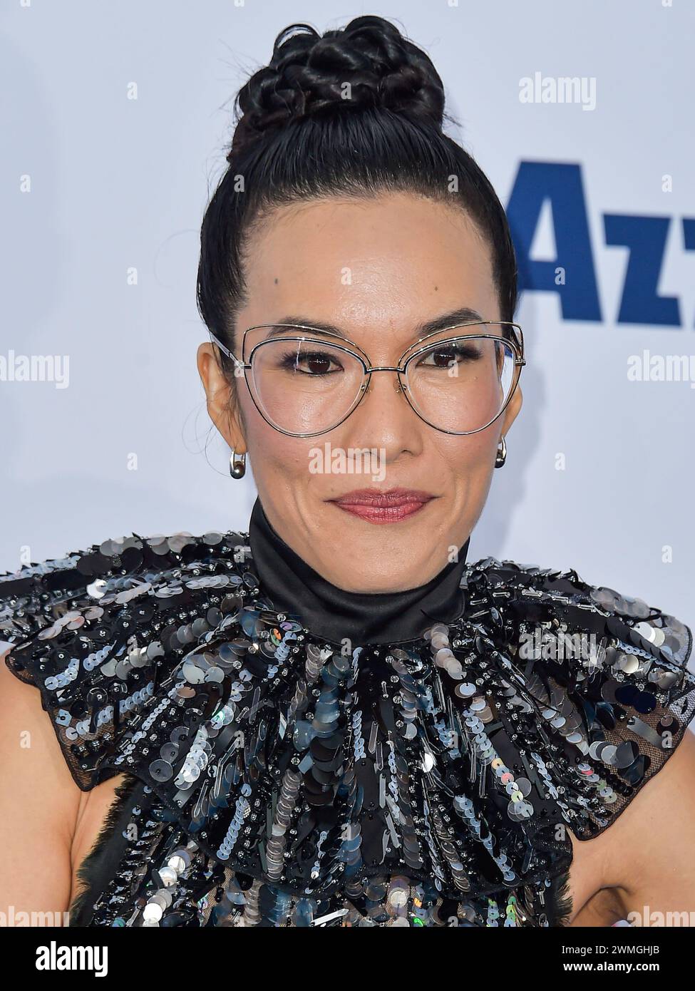 Santa Monica, Stati Uniti. 25 febbraio 2024. SANTA MONICA, LOS ANGELES, CALIFORNIA, STATI UNITI - FEBBRAIO 25: Ali Wong indossa un abito Cong Tri, scarpe Brandon Blackwood e gioielli Cast arriva al 2024 Film Independent Spirit Awards (39° Annual Film Independent Spirit Awards) tenutosi alla spiaggia di Santa Monica il 25 febbraio 2024 a Santa Monica, Los Angeles, California, Stati Uniti. ( Credito: Image Press Agency/Alamy Live News Foto Stock