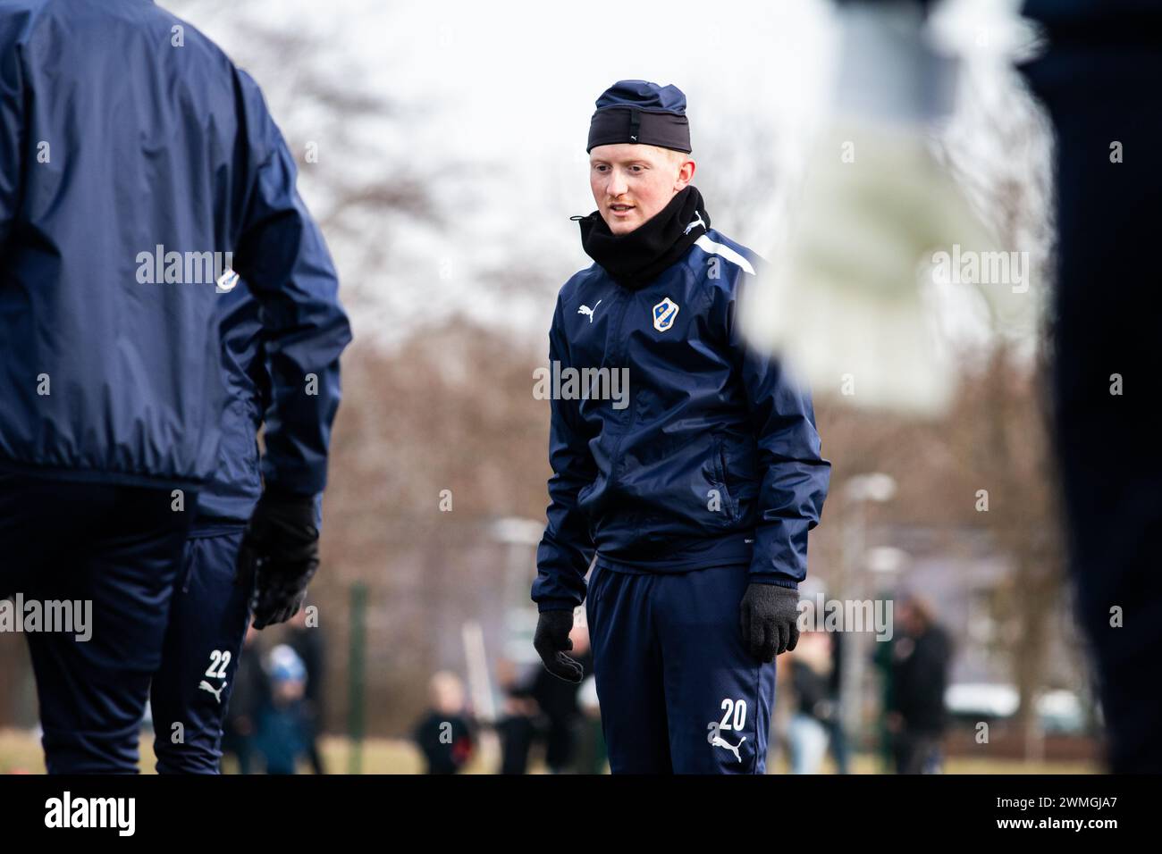 Halmstad, Svezia. 25 febbraio 2024. Pontus Carlsson (20) di Halmstad BK si sta scaldando prima della partita di Svenska Cup tra Halmstads BK e Trelleborgs FF al Sondrums IP di Halmstad. (Photo Credit: Gonzales Photo/Alamy Live News Foto Stock