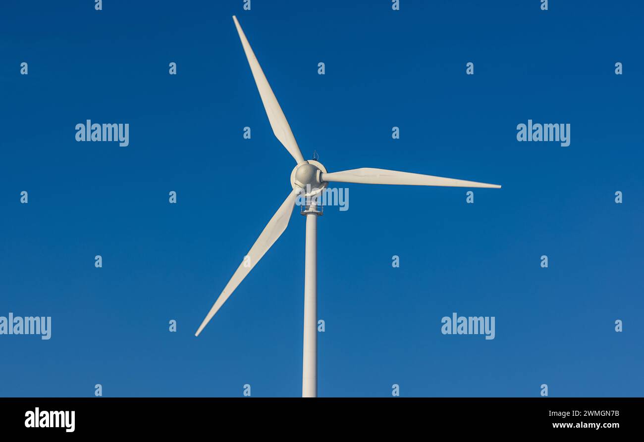 Eine Windkraftanlage bei Bonndorf im Schwarzwald im Landkreis Waldshut, Baden-Württemberg. (Bonndorf im Schwarzwald, Deutschland, 03.12.2023) Foto Stock