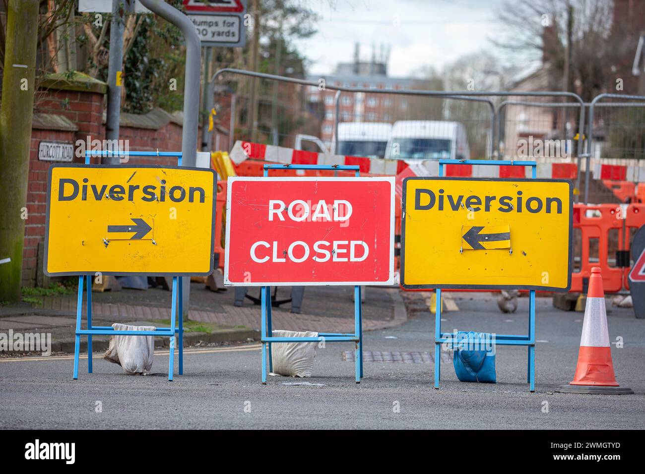 Kidderminster, Regno Unito. 26 febbraio 2024. Numerosi lavori stradali e chiusure stradali lasciano gli automobilisti confusi su dove andare in una città trafficata delle Midlands. Crediti: Lee Hudson/Alamy Live News Foto Stock