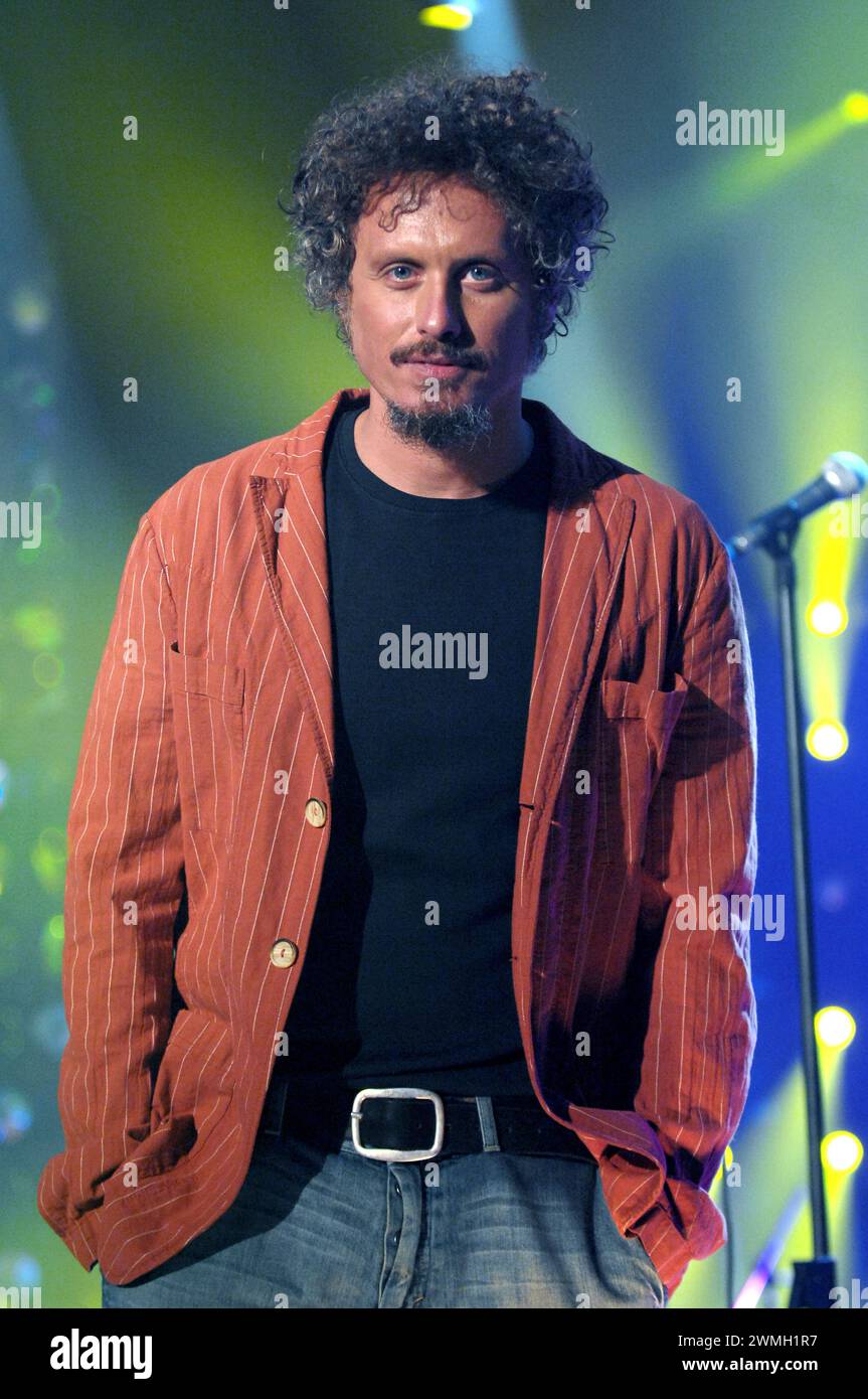 Milano Italia 2006-10-31 : Niccolò Fabi, cantante italiana, durante la trasmissione televisiva “CD Live” Foto Stock