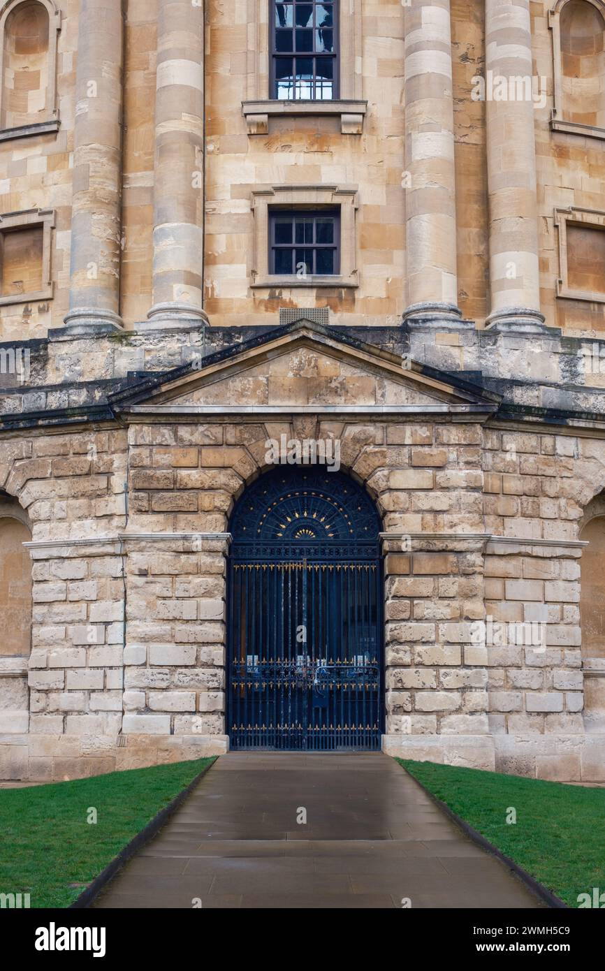 L'ingresso alla Radcliffe camera, un iconico monumento di Oxford e parte del complesso centrale della Biblioteca Bodleiana, Inghilterra, Regno Unito. Foto Stock