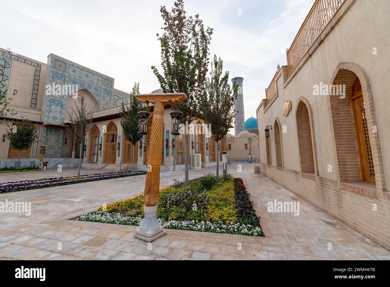 Strade vuote nella città Eterna di Samarcanda, Uzbekistan. L'architettura tradizionale della vecchia Asia centrale e del Medio Oriente. Foto Stock