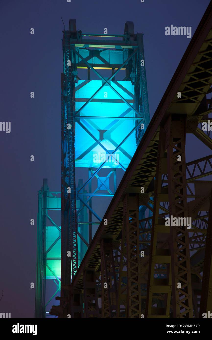 Di notte le luci, Unione Ferrovia Strada Pedonale Bicicletta & Bridge, Salem, Oregon Foto Stock