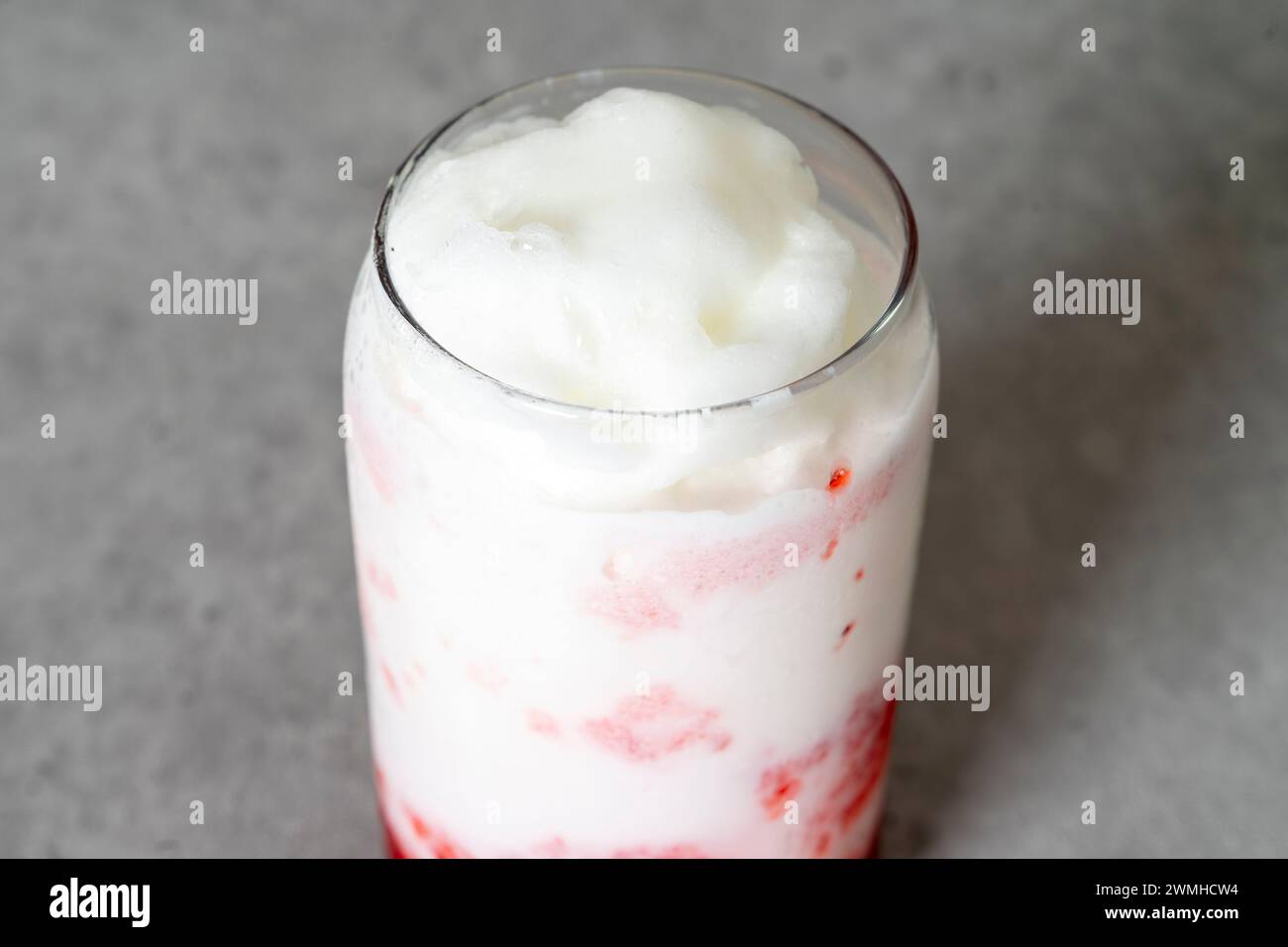 Piatto di cucina coreana crema di fener latte Matcha latte Dolce latte Dolce latte tè verde pompelmo mirtillo frutta della passione mango tè al limone yogurt SM Foto Stock