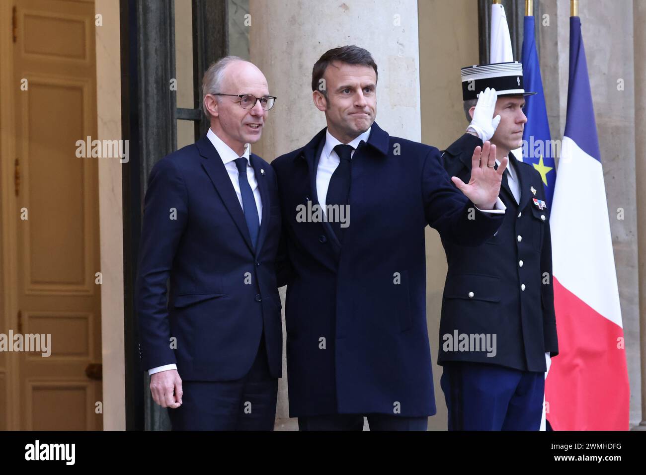 © PHOTOPQR/LE PARISIEN/Fred Dugit ; Parigi ; 26/02/2024 ; Politique Palais de l'Elysée (Paris VIIIe), le 26 février 2024 Emmanuel Macron, le Président de la République réunit ce lundi 26 février, au Palais de l'Élysée, Plus d'une vingtaine de chefs d'État et de gouvernement ou leurs représentants ministériels, à l'occasion d'une contiférence de l'à Ucraina. Avec Luc Frieden Premier ministre du Grand Duché de Luxembourg foto LP/Fred Dugit Elysee palazzo presidenziale a Parigi, il 26 febbraio 2024 conferenza internazionale volta a rafforzare il sostegno occidentale all'Ucraina. *** Loc Foto Stock