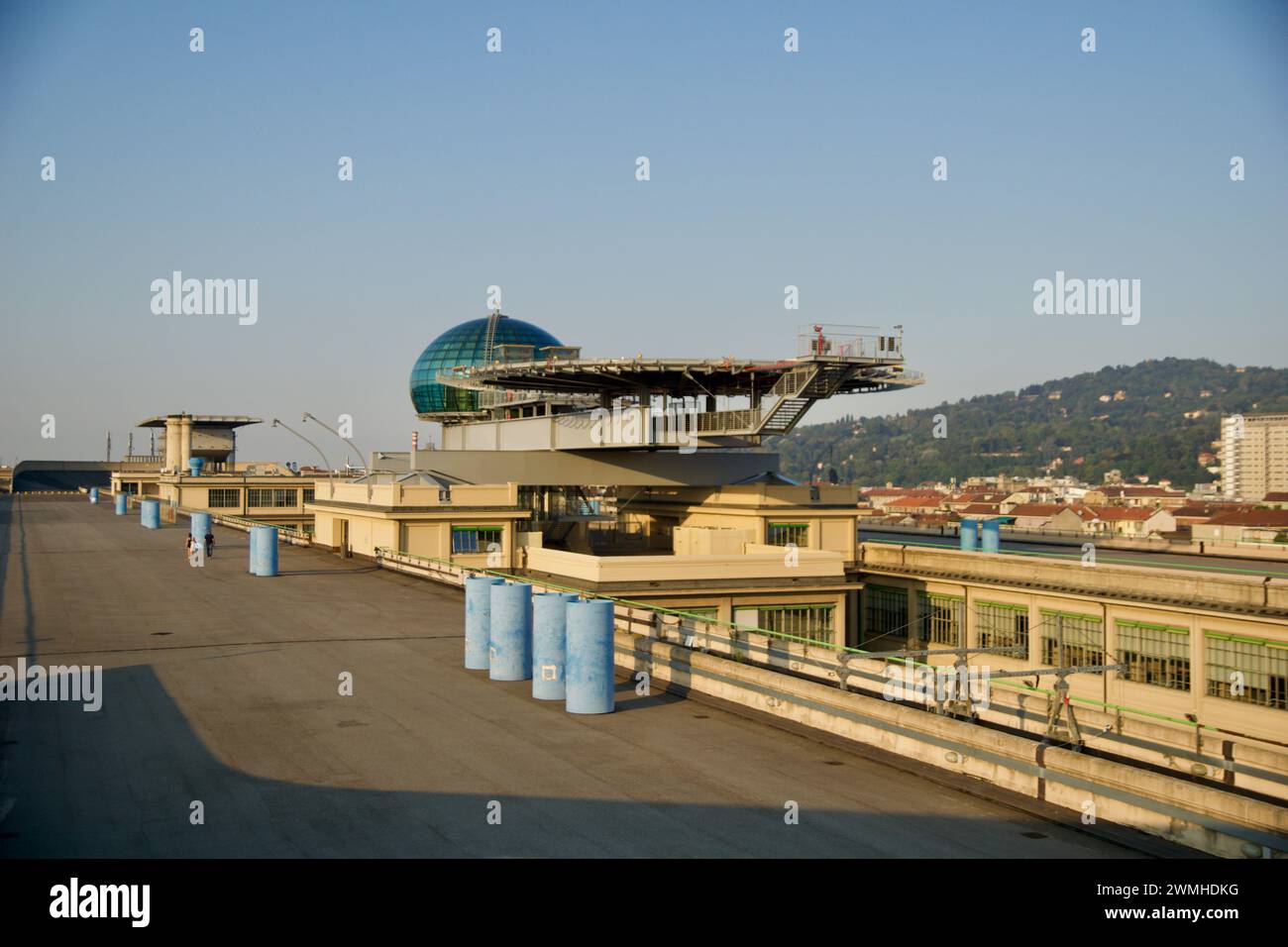 TORINO, ITALIA - 14 SEP 2019: Leggendaria pista di prova Fiat sul tetto dell'ex fabbrica Fiat Lingotto di Torino, che viene ora utilizzata come evento e. Foto Stock