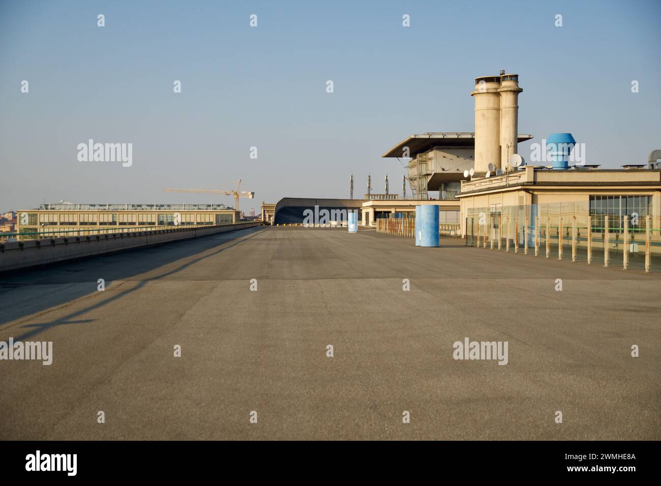 TORINO, ITALIA - 14 SEP 2019: Leggendaria pista di prova Fiat sul tetto dell'ex fabbrica Fiat Lingotto di Torino, che viene ora utilizzata come evento e. Foto Stock