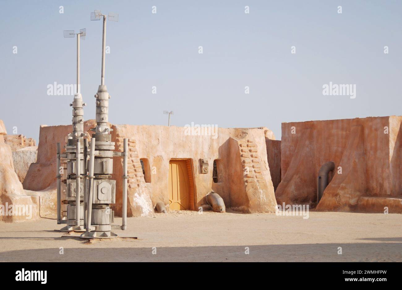 I resti del film Star Wars di Mos Espa ambientato nel deserto del Sahara vicino a Tamerza o Tamaghza, Chebika, Governatorato di Tozeur, Tunisia Foto Stock