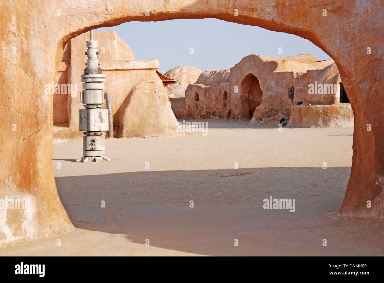 I resti del film Star Wars di Mos Espa ambientato nel deserto del Sahara vicino a Tamerza o Tamaghza, Chebika, Governatorato di Tozeur, Tunisia Foto Stock