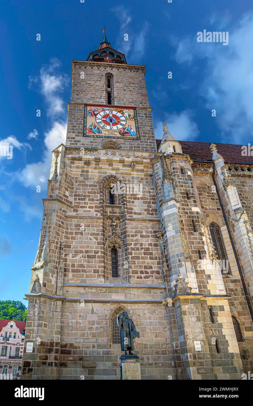 BRASOV, TRANSILVANIA, ROMANIA - 11 LUGLIO 2020: Chiesa Nera, una chiesa costruita dalla comunità tedesca della città in stile gotico. Iniziato nel 138 Foto Stock