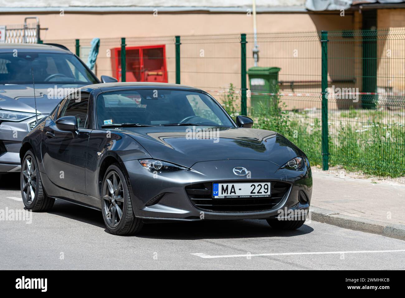 Riga, Lettonia - 3 luglio 2020: Quarta generazione del roadster biposto Mazda MX-5 parcheggiato sul lato della strada Foto Stock