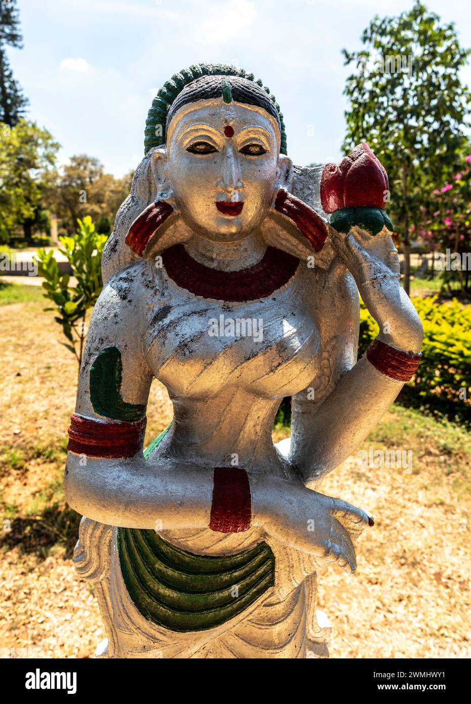 Scultura femminile nel Parco Javaregowda Mysore Karnataka India Foto Stock